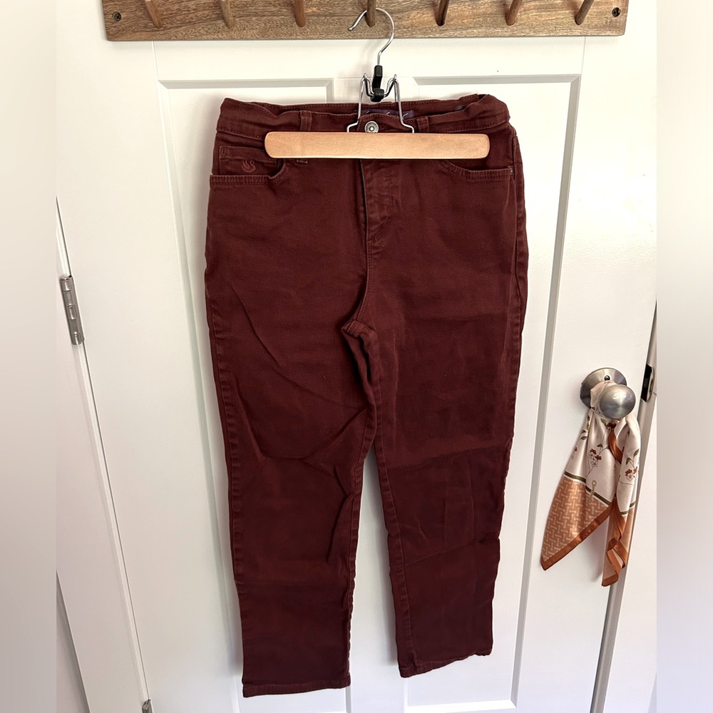 Gloria Vanderbilt Cropped Straight Leg Amanda Jeans - Maroon